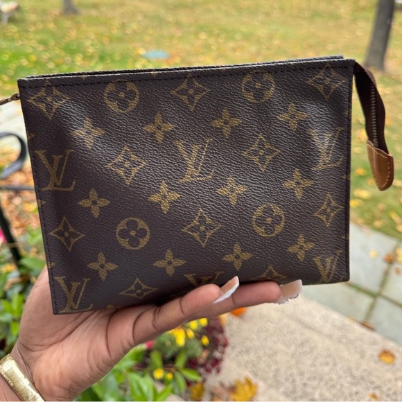 🔥LOUIS VUITTON🔥Toiletry pouch! Very very good condition! With COA! - Picture 6 of 11